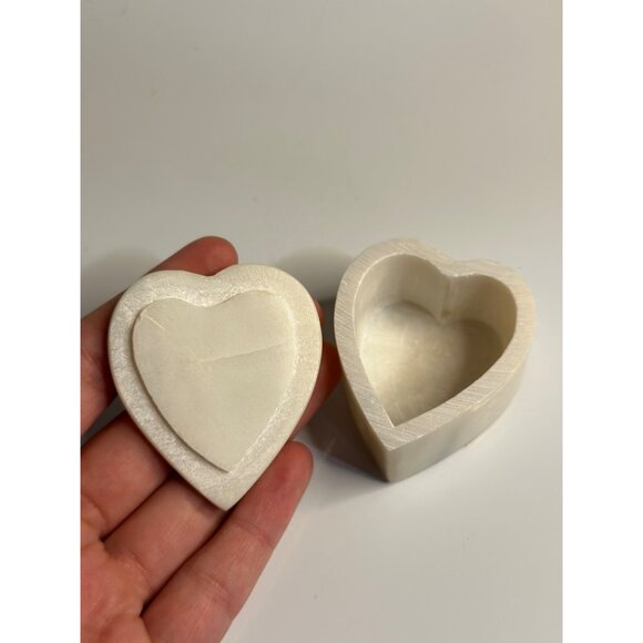VTG 1980 Soapstone Heart Trinket Box Mother of Pearl Inlay Pietra Dura 2.25" - Picture 3 of 6
